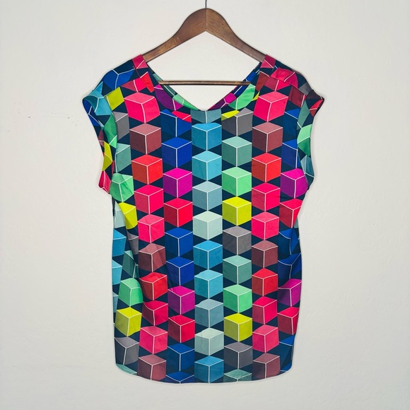 Milly Women’s Colorful Geometric Cube Pattern Short Sleeve Top Blouse‎ Medium